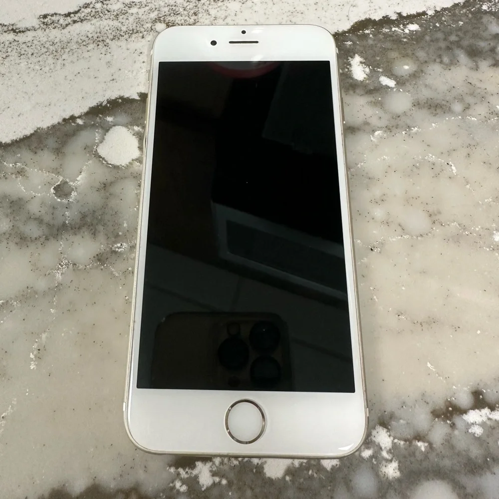 Gold 128 GB IPhone 6
